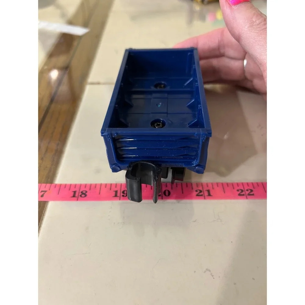 Lionel Batman DC Comics Gondola Train Car Blue G-Gauge Batmobile Bat-Signal